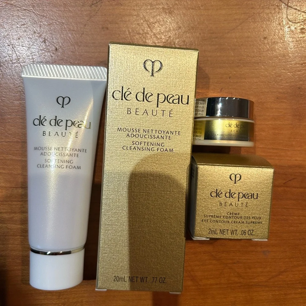 Navy Blue cle de peau pouch with golden eye cream and softening cleansing - Picture 5 of 5